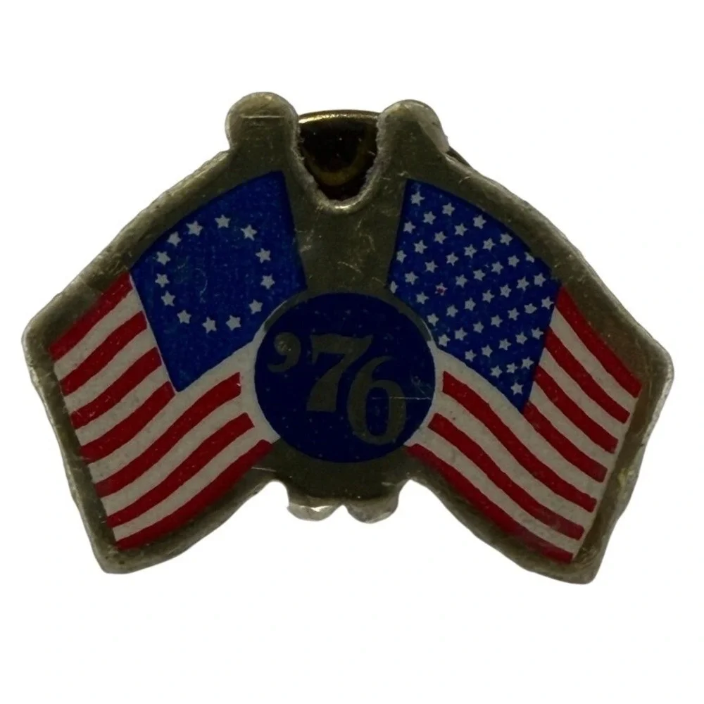 Vintage 1976 Bicentennial American Flag Lapel Pin Patriotic 76 Double Flag Pin